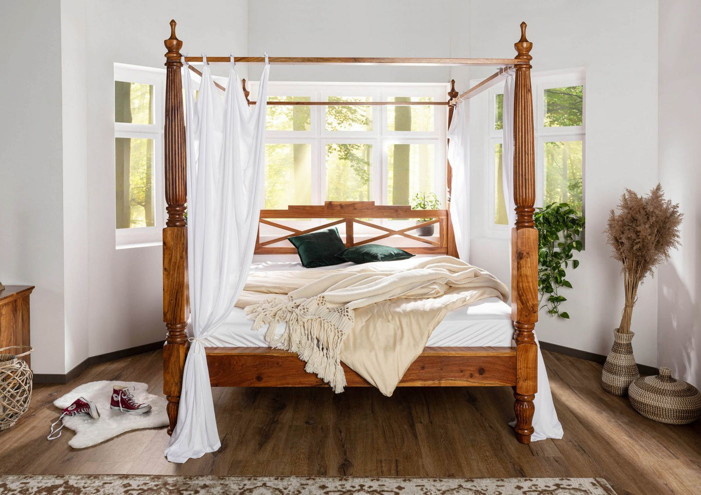 Hand Carved Mango Wood Four Poster Bed – King & Queen