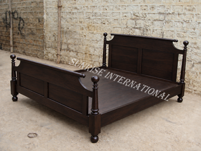 Sheesham wood Queen bed with colonial turned posts and wooden footboard
