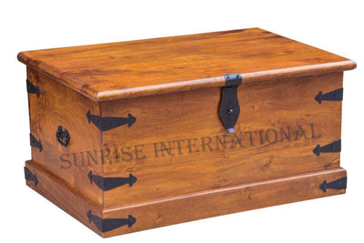 Rectangular Mango wood trunk-style coffee table with front latch and side handle